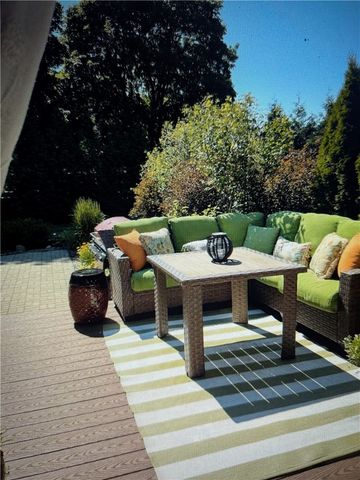 9 Bromley Road, Pittsford, NY 14534