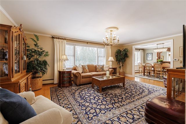 9 Bromley Road, Pittsford, NY 14534