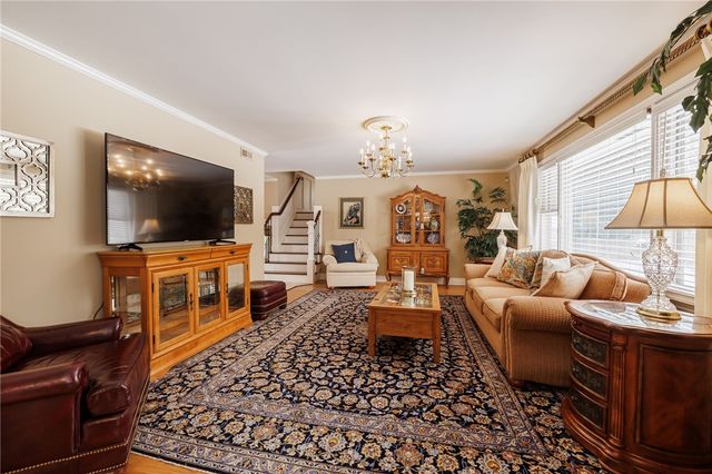 9 Bromley Road, Pittsford, NY 14534