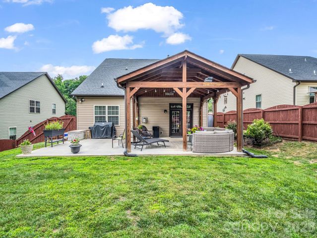 8 Mallard Run Drive, Arden, NC 28704
