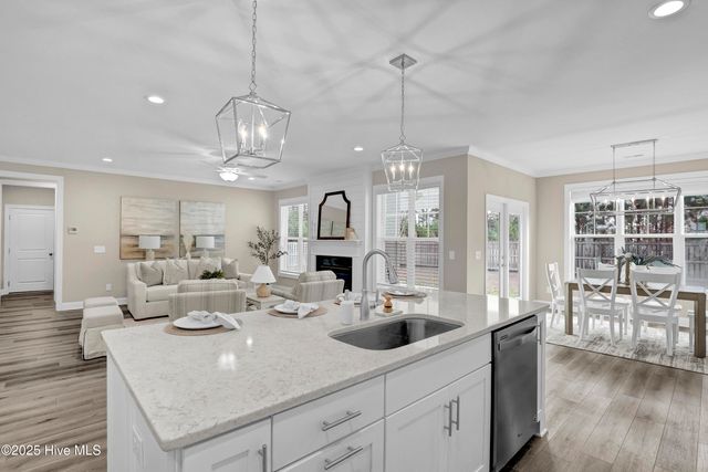 102 E Yellow Lois Drive, Hampstead, NC 28443