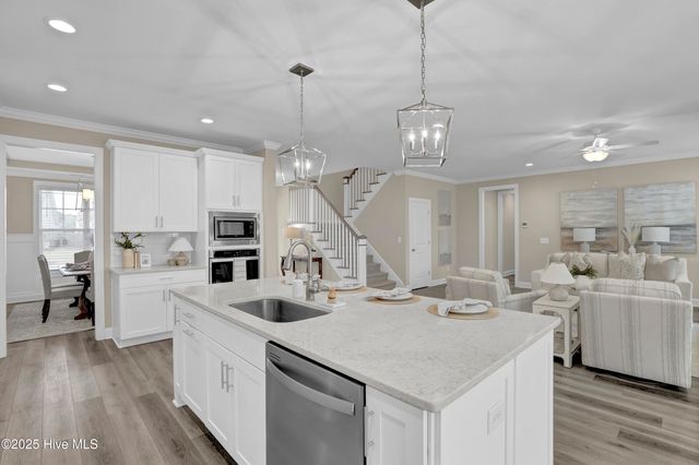 102 E Yellow Lois Drive, Hampstead, NC 28443