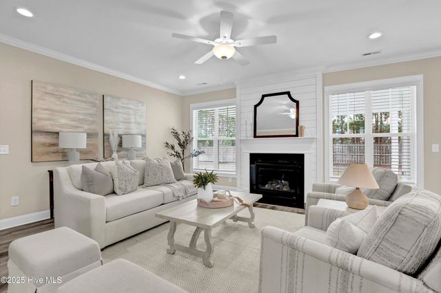 102 E Yellow Lois Drive, Hampstead, NC 28443