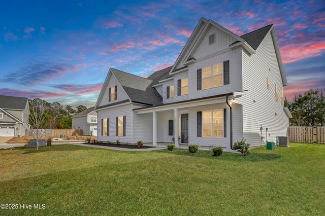 102 E Yellow Lois Drive, Hampstead, NC 28443