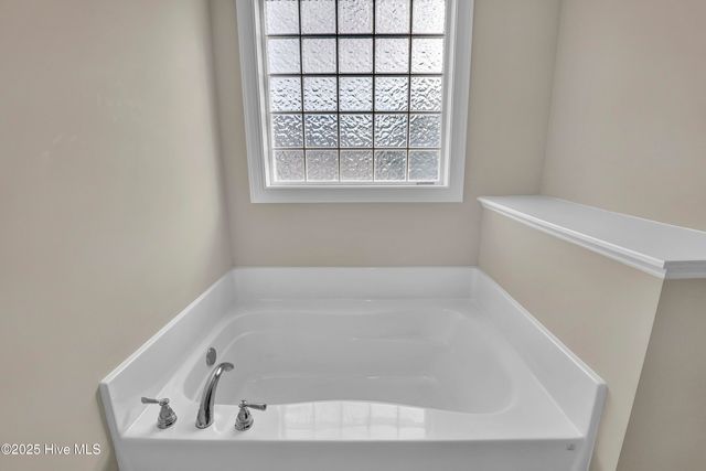 102 E Yellow Lois Drive, Hampstead, NC 28443