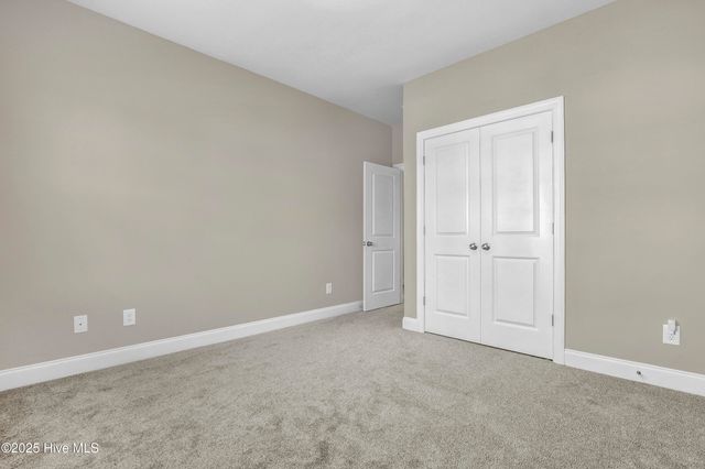 102 E Yellow Lois Drive, Hampstead, NC 28443