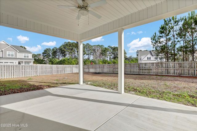 102 E Yellow Lois Drive, Hampstead, NC 28443