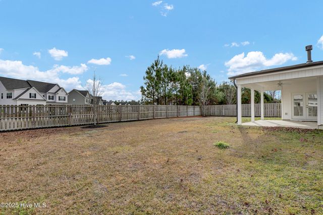 102 E Yellow Lois Drive, Hampstead, NC 28443