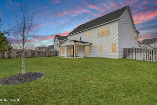 102 E Yellow Lois Drive, Hampstead, NC 28443