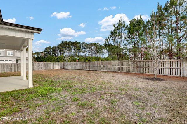 102 E Yellow Lois Drive, Hampstead, NC 28443