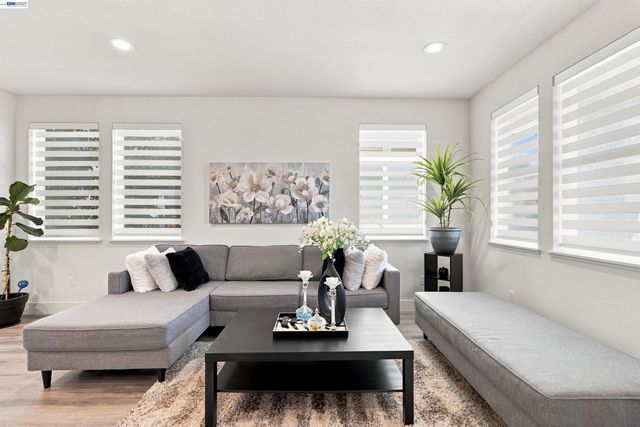 895 Manor Blvd, San Leandro, CA 94579