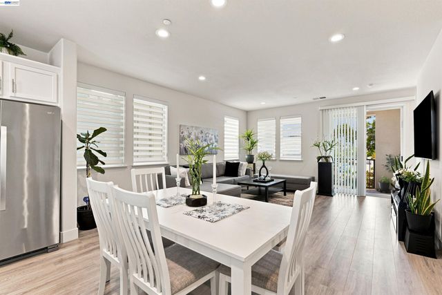 895 Manor Blvd, San Leandro, CA 94579