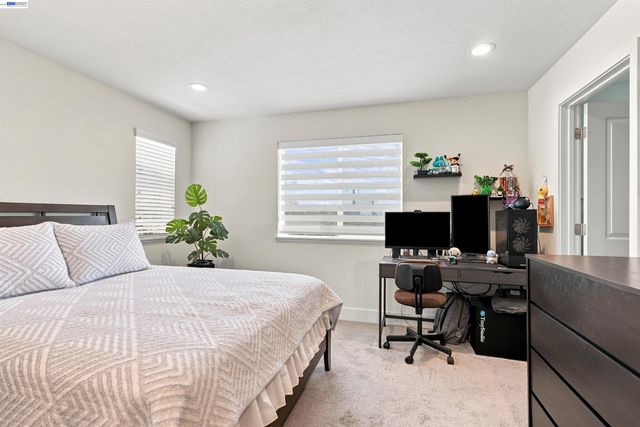 895 Manor Blvd, San Leandro, CA 94579
