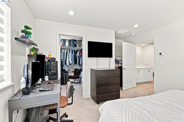 895 Manor Blvd, San Leandro, CA 94579