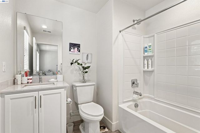 895 Manor Blvd, San Leandro, CA 94579