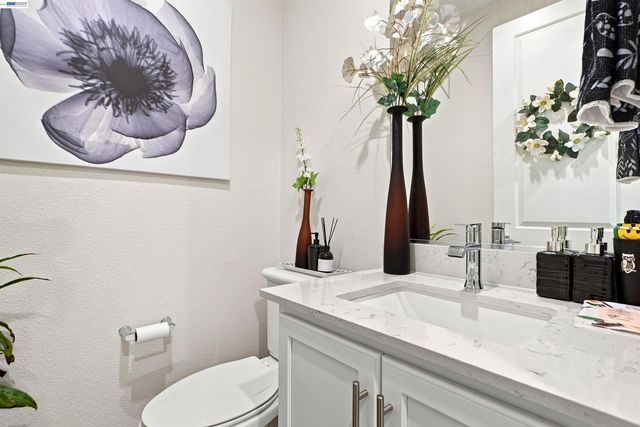 895 Manor Blvd, San Leandro, CA 94579
