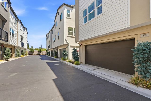 895 Manor Blvd, San Leandro, CA 94579