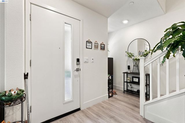 895 Manor Blvd, San Leandro, CA 94579