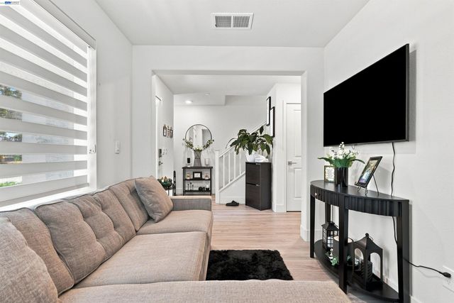895 Manor Blvd, San Leandro, CA 94579