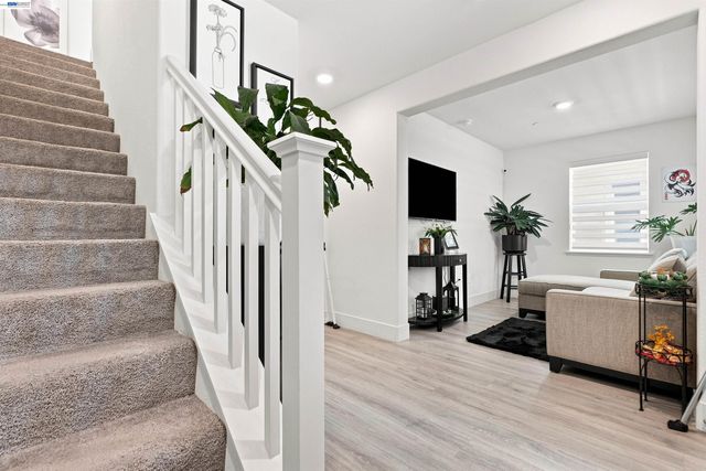895 Manor Blvd, San Leandro, CA 94579