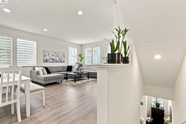 895 Manor Blvd, San Leandro, CA 94579