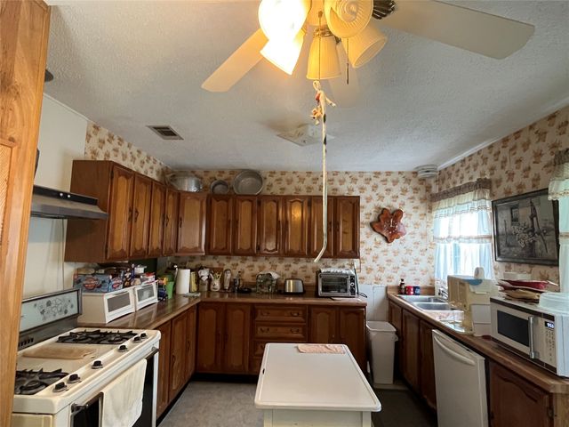 400 Edgefield Drive, Garland, TX 75040