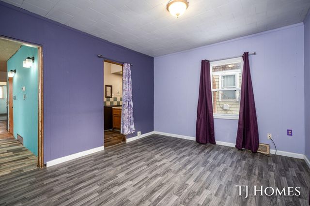 1967 Francis Avenue SE, Grand Rapids, MI 49507