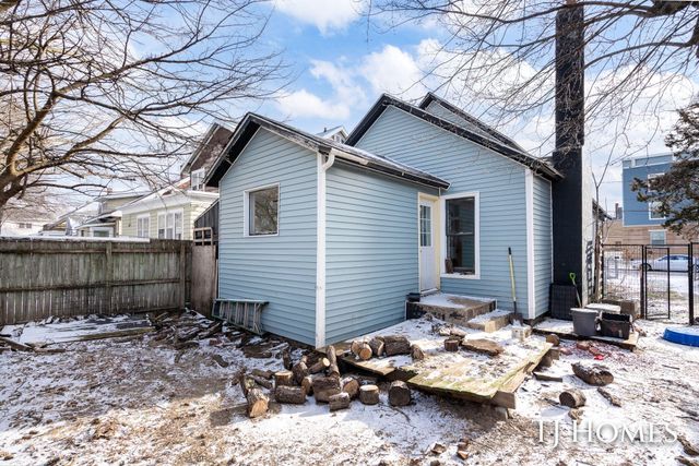 1967 Francis Avenue SE, Grand Rapids, MI 49507