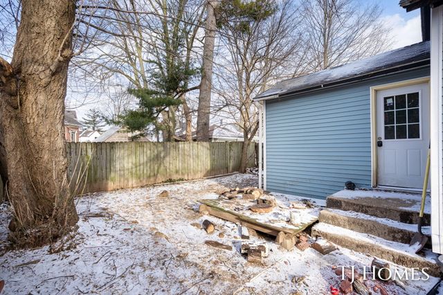 1967 Francis Avenue SE, Grand Rapids, MI 49507