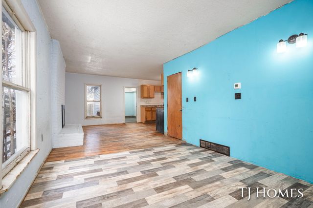 1967 Francis Avenue SE, Grand Rapids, MI 49507