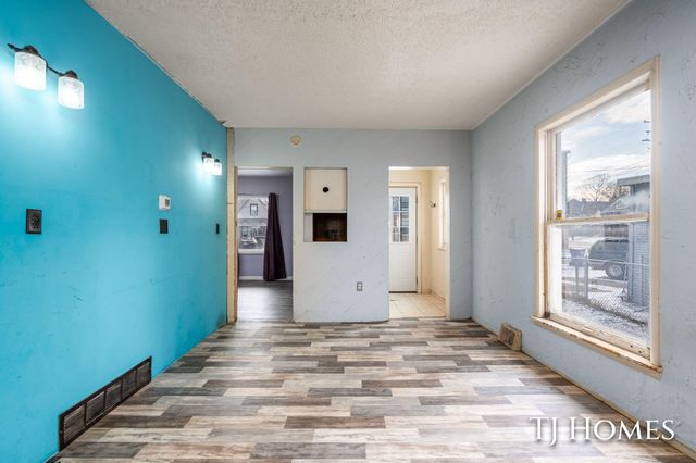 1967 Francis Avenue SE, Grand Rapids, MI 49507