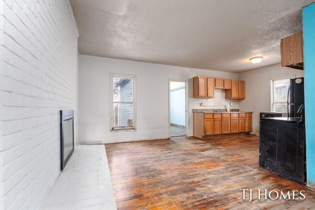 1967 Francis Avenue SE, Grand Rapids, MI 49507