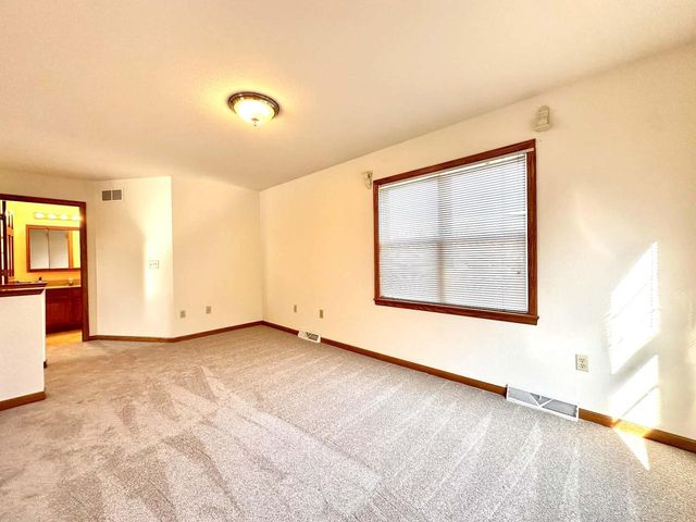 14305 W Lenox DRIVE, New Berlin, WI 53151