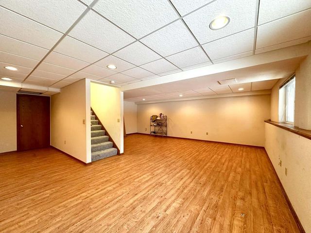 14305 W Lenox DRIVE, New Berlin, WI 53151