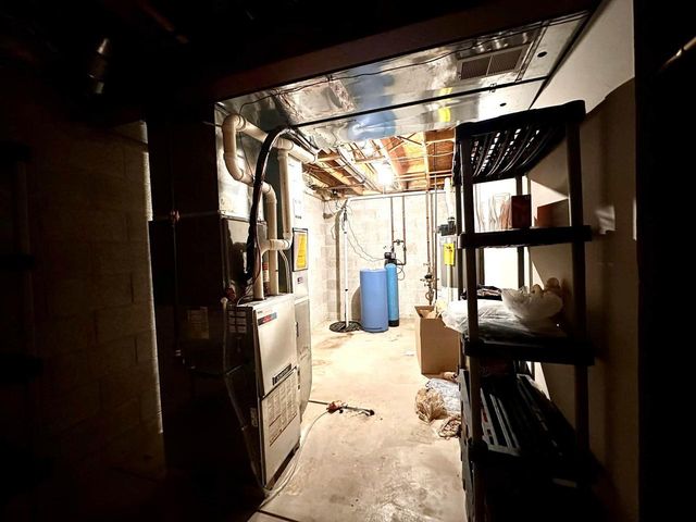 14305 W Lenox DRIVE, New Berlin, WI 53151