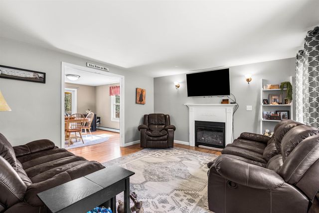 75 Mcdaniel Shore Drive, Barrington, NH 03825