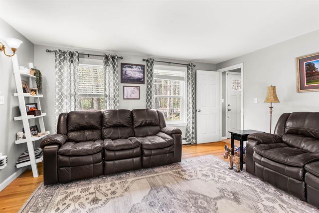 75 Mcdaniel Shore Drive, Barrington, NH 03825
