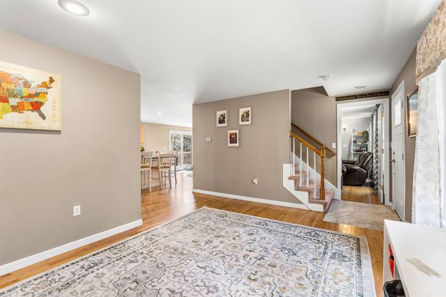 75 Mcdaniel Shore Drive, Barrington, NH 03825