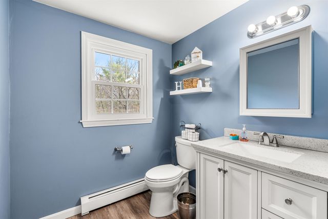 75 Mcdaniel Shore Drive, Barrington, NH 03825