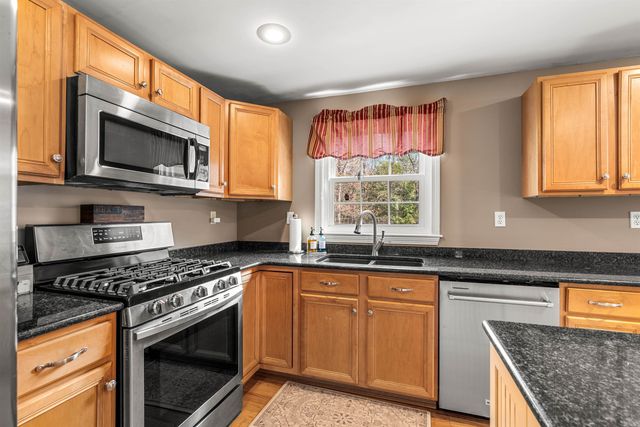 75 Mcdaniel Shore Drive, Barrington, NH 03825