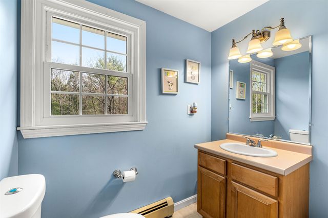 75 Mcdaniel Shore Drive, Barrington, NH 03825
