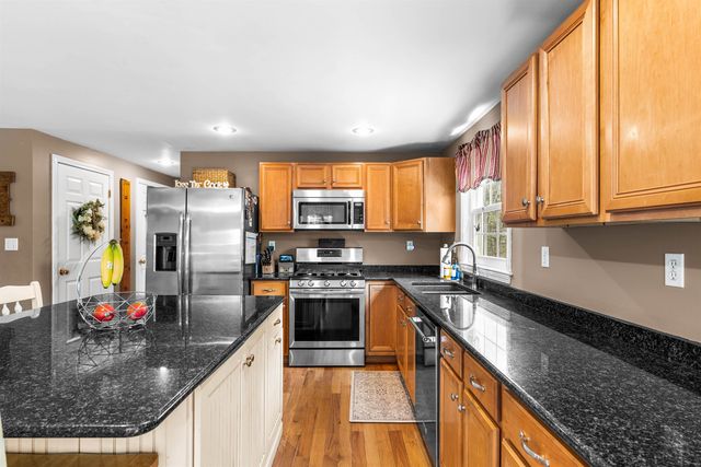 75 Mcdaniel Shore Drive, Barrington, NH 03825