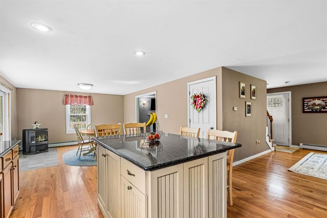 75 Mcdaniel Shore Drive, Barrington, NH 03825