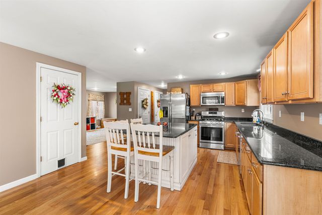 75 Mcdaniel Shore Drive, Barrington, NH 03825