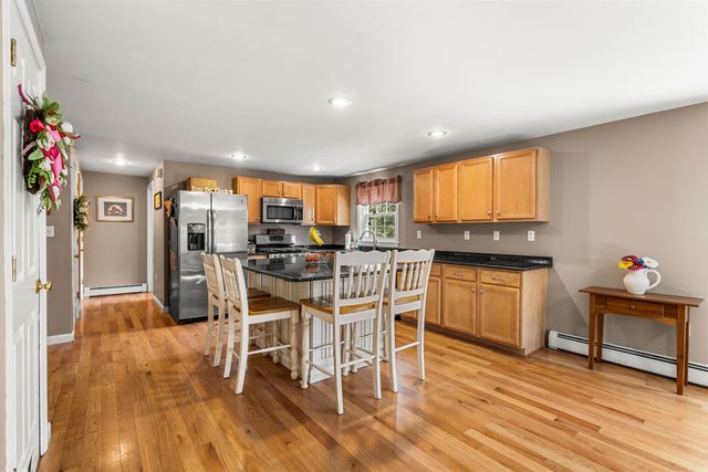 75 Mcdaniel Shore Drive, Barrington, NH 03825