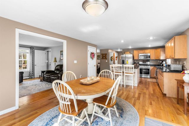 75 Mcdaniel Shore Drive, Barrington, NH 03825