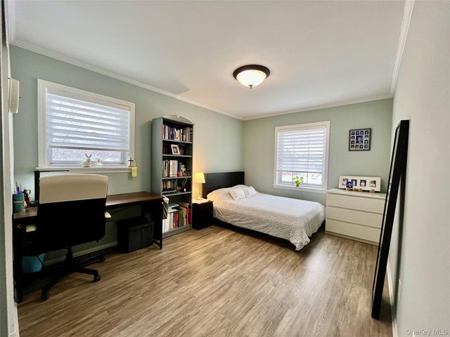 112 Crescent Drive, Searingtown, NY 11507