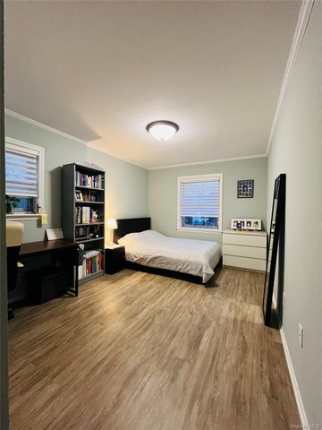 112 Crescent Drive, Searingtown, NY 11507