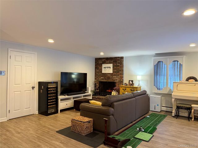 112 Crescent Drive, Searingtown, NY 11507