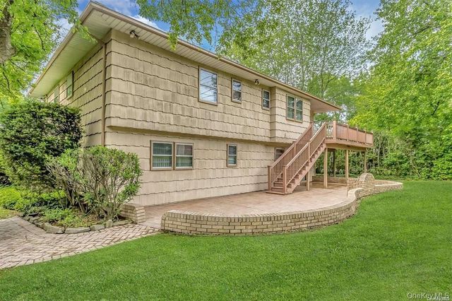 112 Crescent Drive, Searingtown, NY 11507